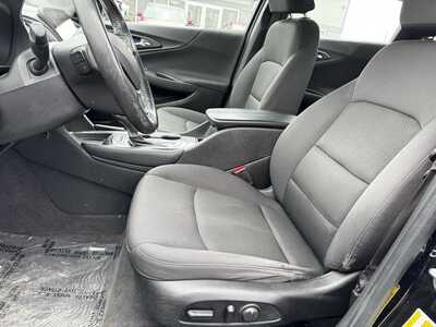 2018 Chevrolet Malibu, $10990. Photo 5