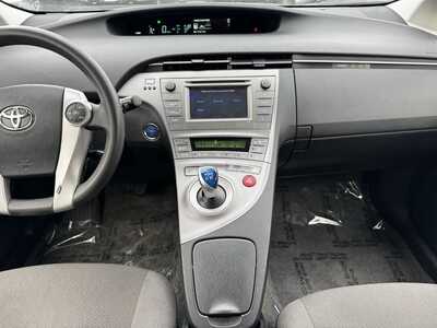 2015 Toyota Prius, $8490. Photo 2
