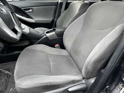 2015 Toyota Prius, $8490. Photo 5