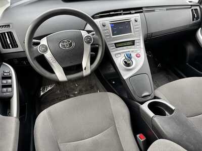 2015 Toyota Prius, $8490. Photo 7