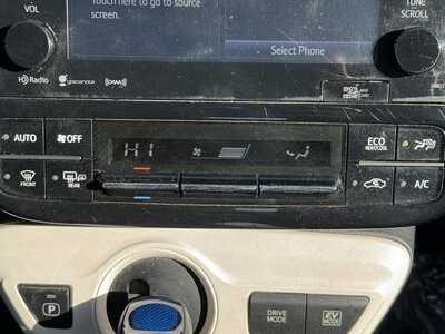 2016 Toyota Prius, $8990. Photo 11