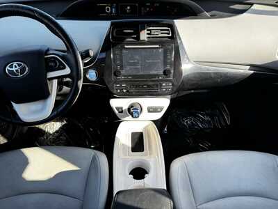 2016 Toyota Prius, $8990. Photo 2