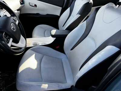 2016 Toyota Prius, $8990. Photo 5