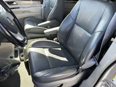 2010 Volkswagen Routan, $4990. Photo 5