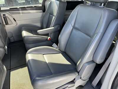 2010 Volkswagen Routan, $4990. Photo 6