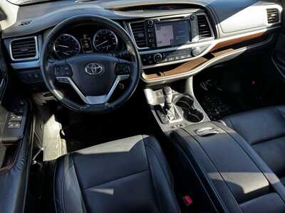 2015 Toyota Highlander, $14990. Photo 10