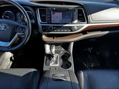 2015 Toyota Highlander, $14990. Photo 2