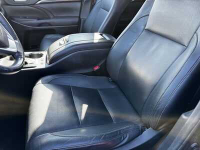 2015 Toyota Highlander, $14990. Photo 5