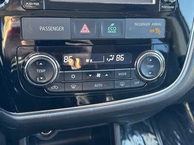 2016 Mitsubishi Outlander, $8690. Photo 10