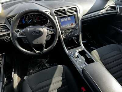 2017 Ford Fusion, $6490. Photo 8