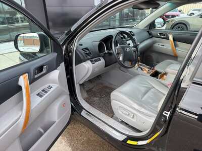 2009 Toyota Highlander, $7990. Photo 4