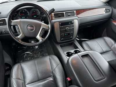 2013 GMC Yukon XL, $6591. Photo 8