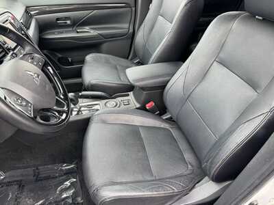 2016 Mitsubishi Outlander, $12990. Photo 5