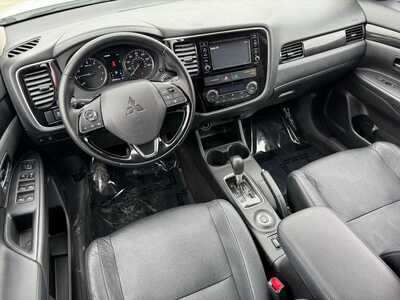 2016 Mitsubishi Outlander, $12990. Photo 7