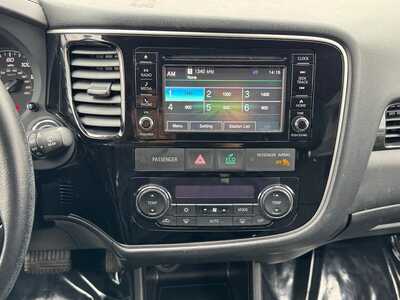 2016 Mitsubishi Outlander, $12990. Photo 9