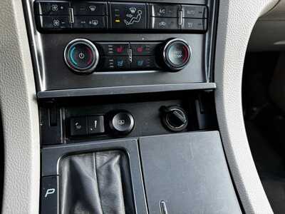 2010 Ford Taurus, $5490. Photo 11