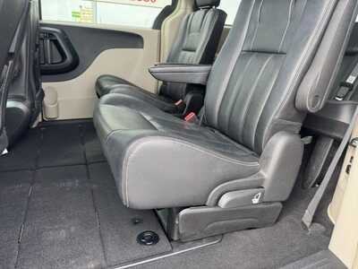 2015 Chrysler Town & Country, $9990. Photo 10