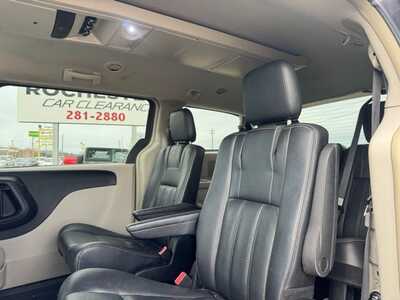 2015 Chrysler Town & Country, $9990. Photo 11