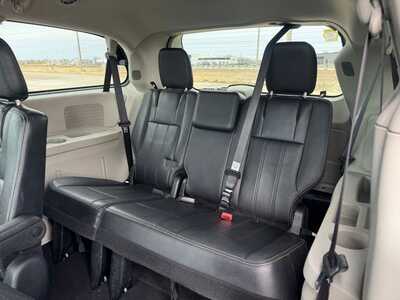 2015 Chrysler Town & Country, $9990. Photo 12