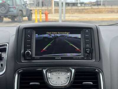 2015 Chrysler Town & Country, $9990. Photo 4