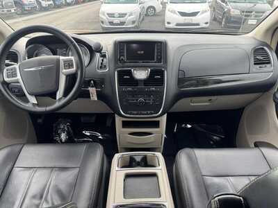 2015 Chrysler Town & Country, $9990. Photo 7