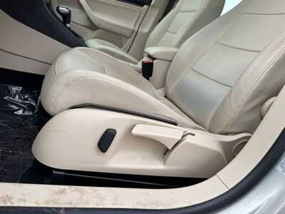 2011 Volkswagen Jetta, $7490. Photo 7