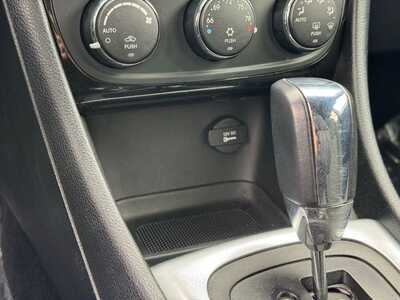 2011 Chrysler 200, $4590. Photo 12