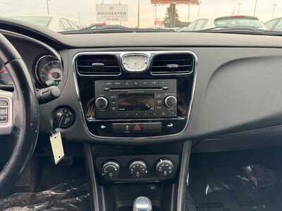 2011 Chrysler 200, $4590. Photo 2