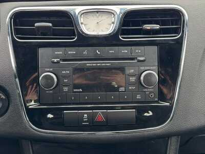 2011 Chrysler 200, $4590. Photo 3