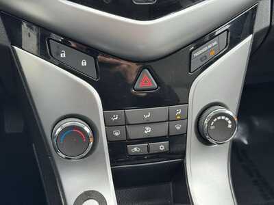 2014 Chevrolet Cruze, $7590. Photo 12