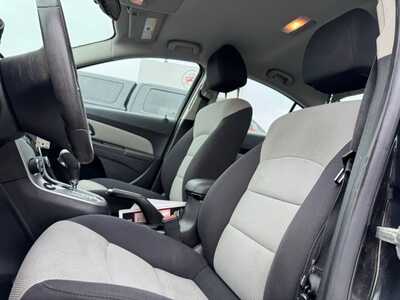 2014 Chevrolet Cruze, $7590. Photo 7