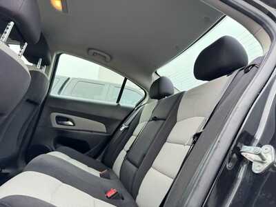 2014 Chevrolet Cruze, $7590. Photo 9