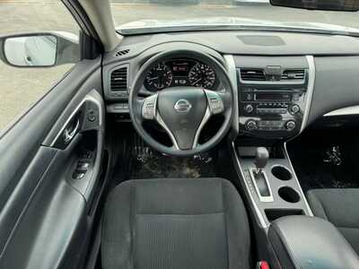 2015 Nissan Altima, $7499. Photo 4