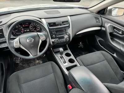 2015 Nissan Altima, $7499. Photo 5