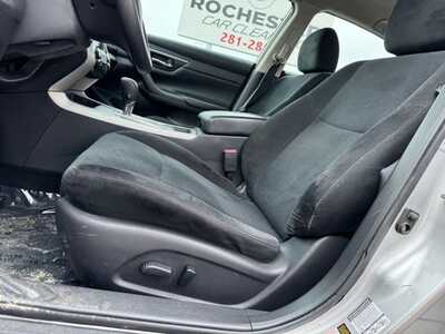 2015 Nissan Altima, $7499. Photo 7