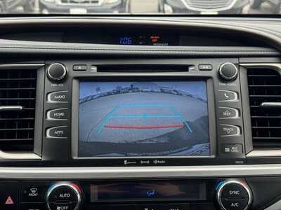 2017 Toyota Highlander, $14997. Photo 4