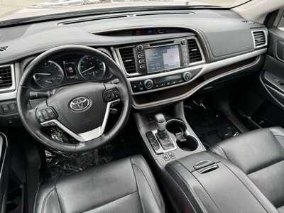2017 Toyota Highlander, $14997. Photo 6