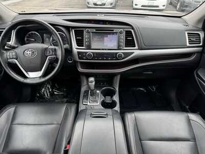 2017 Toyota Highlander, $14997. Photo 7