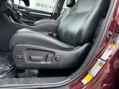 2017 Toyota Highlander, $14997. Photo 8
