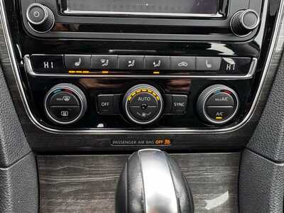 2017 Volkswagen Passat, $6591. Photo 11