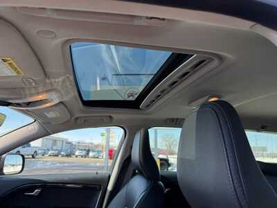 2015 Volvo XC70, $9591. Photo 10