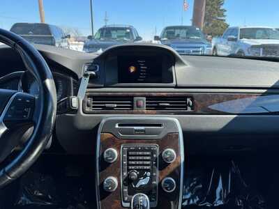 2015 Volvo XC70, $9591. Photo 2