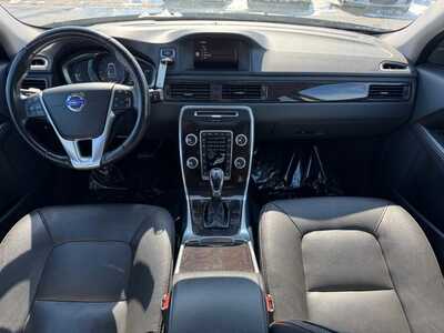 2015 Volvo XC70, $9591. Photo 7