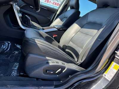 2015 Volvo XC70, $9591. Photo 8