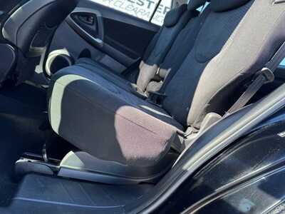 2007 Toyota RAV4, $7591. Photo 10