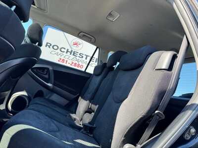2007 Toyota RAV4, $7591. Photo 11