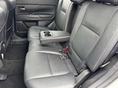 2016 Mitsubishi Outlander, $12990. Photo 6