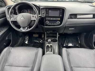 2016 Mitsubishi Outlander, $12990. Photo 8