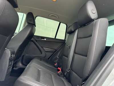 2017 Volkswagen Tiguan, $10490. Photo 10
