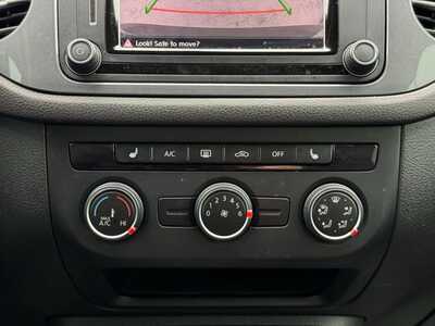 2017 Volkswagen Tiguan, $10490. Photo 11